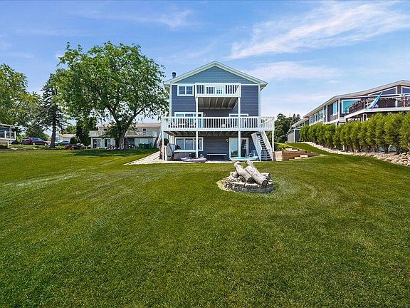 3rd image of 3496 W Lakeshore Dr