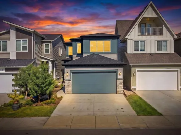 82 W Belvedere Grn SE, Calgary, AB T2A 7G2