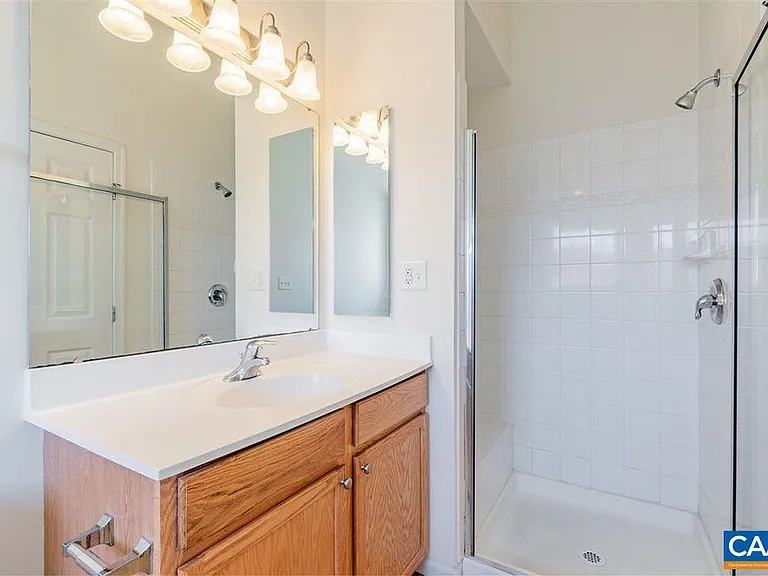 2138 Lockwood Dr — Photo 14