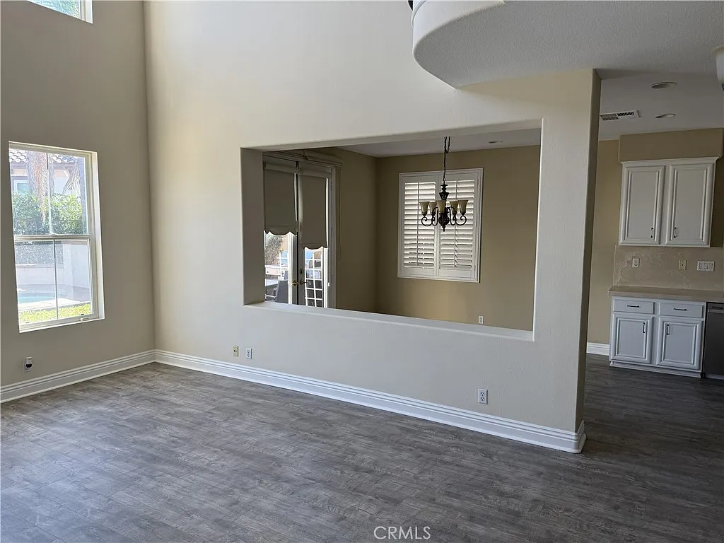 5 bed, 3219 sqft, $7,000 — Photo 4