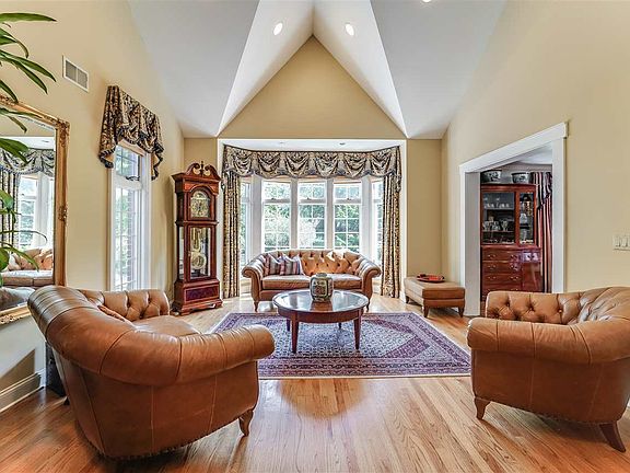 5th image of 11 Crestview Ct