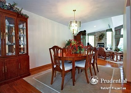 5th image of 2615 Longmeadow Dr