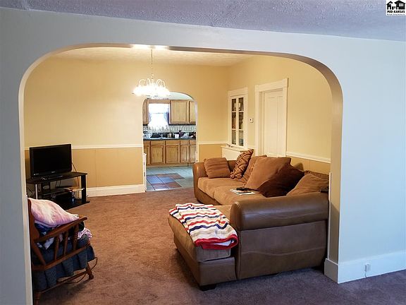 2nd image of 802 Gypsum Ave