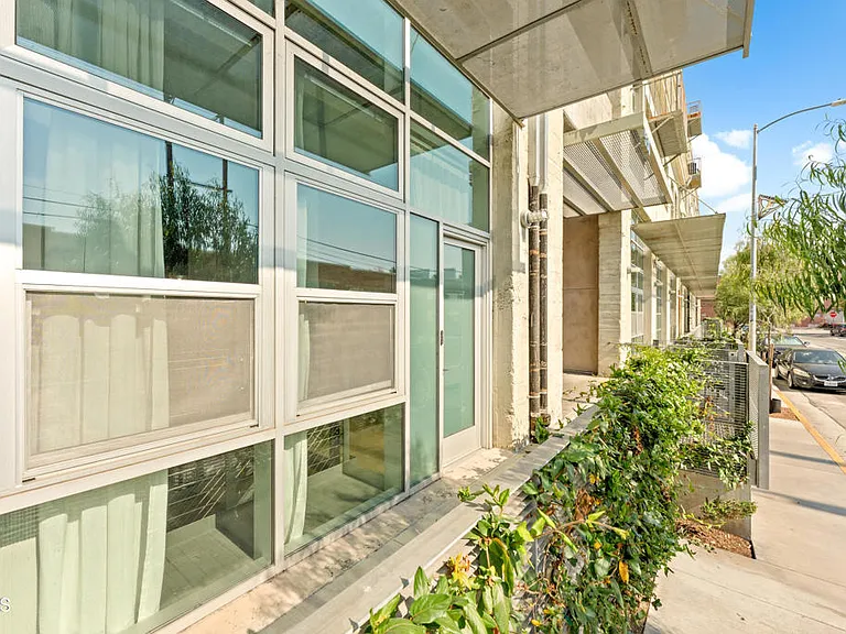 530 S Hewitt St #129 — Photo 3