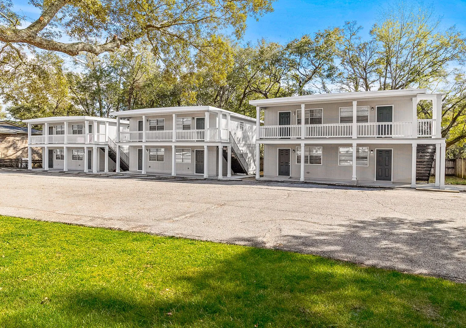 Magnolia Apartments — Photo 2