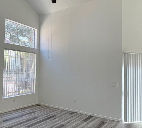 5th image of 924 Desert Oak Ct #0
