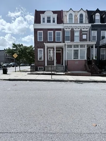 2400 Callow Ave #A — Photo 3