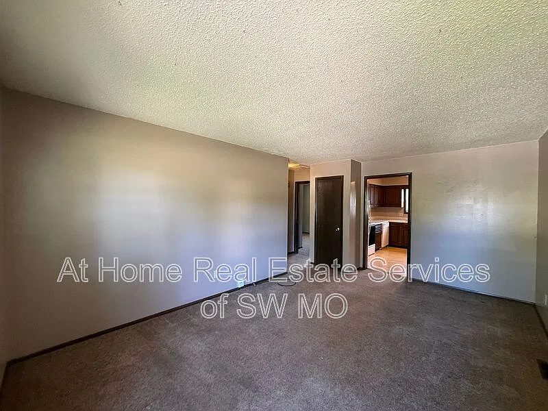 2 bed, 1.0 bath, 850 sqft, $880 — Photo 2