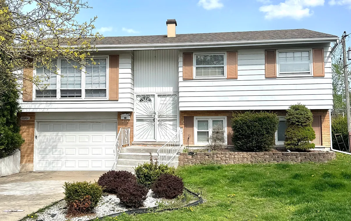 4 bed, 1136 sqft, $3,330 — Photo 1