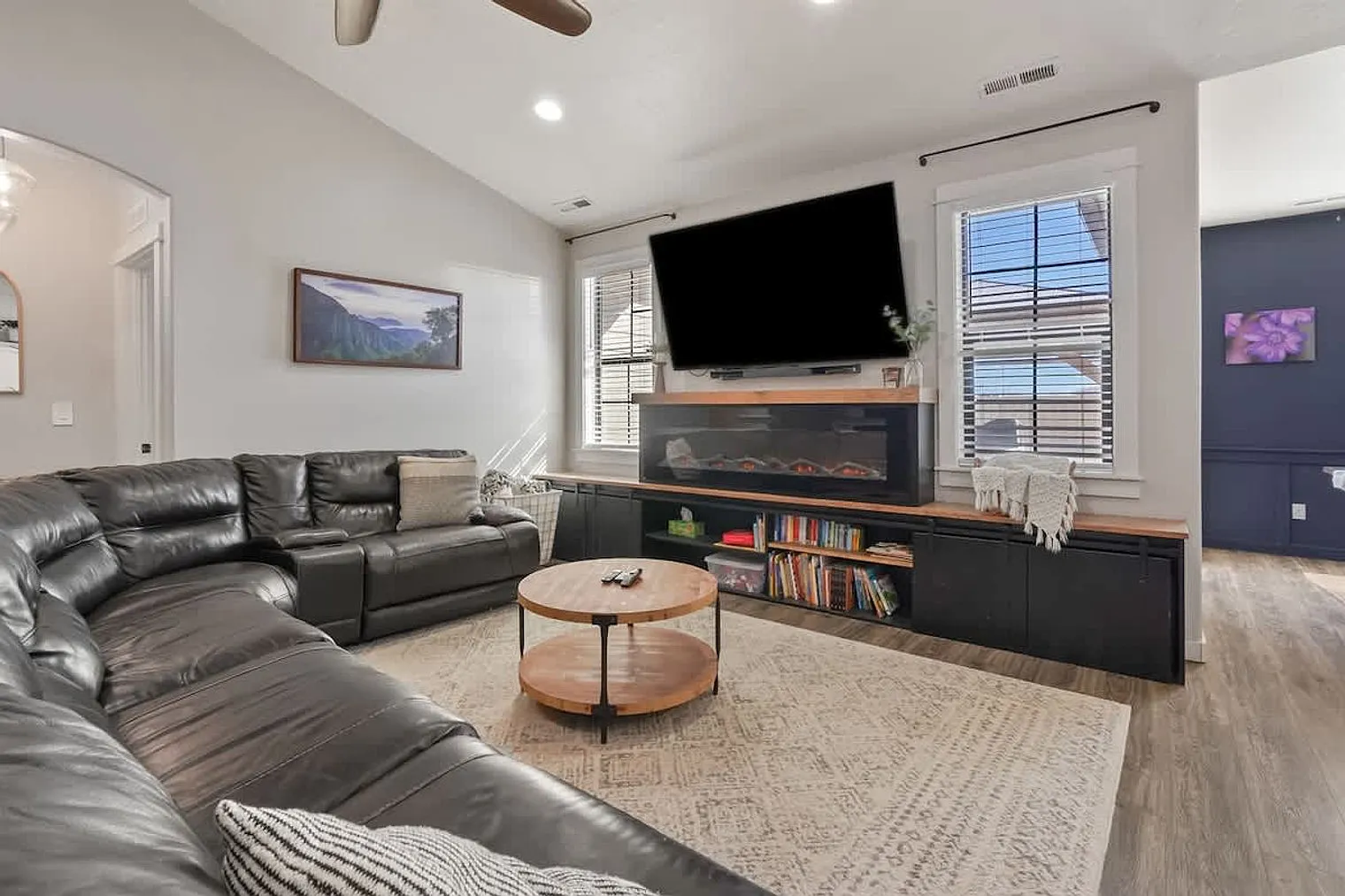 5 bed, 3.0 bath, 2443 sqft, $8,298 — Photo 4