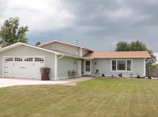 913 12th St SE, Watford City, ND 58854