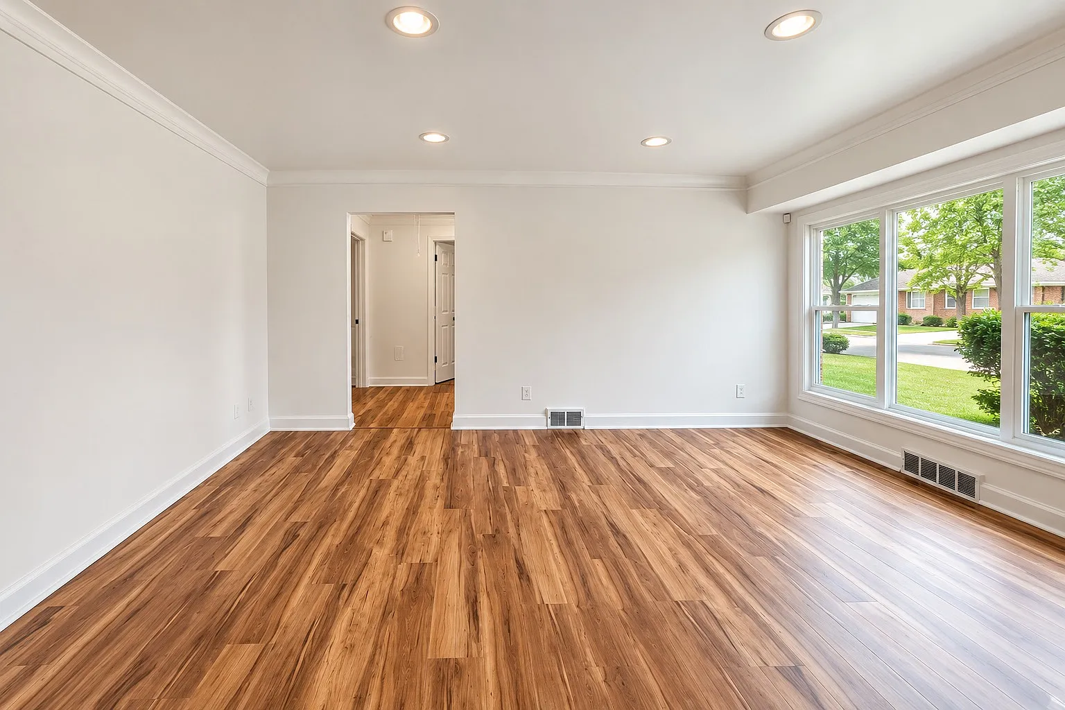 3 bed, 1023 sqft, $1,400 — Photo 1