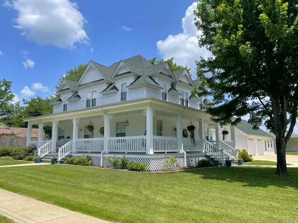 310 10th St, Mena, AR 71953