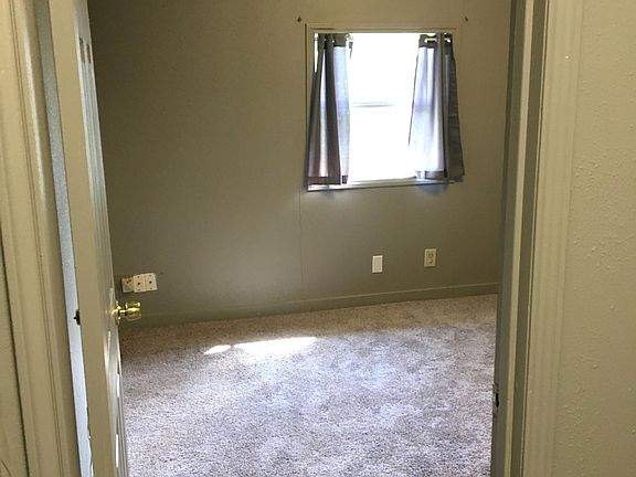 4th image of 548 W Hermosa Dr