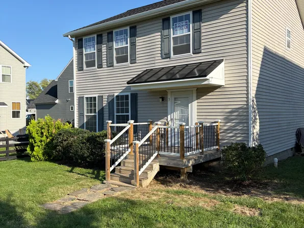 5 S Locust St, Lovettsville, VA 20180