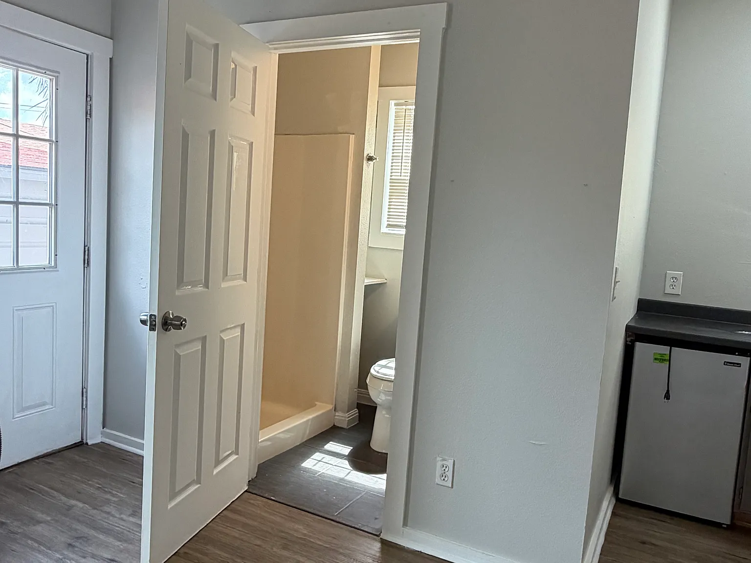 Studio, 250 sqft, $825 — Photo 2
