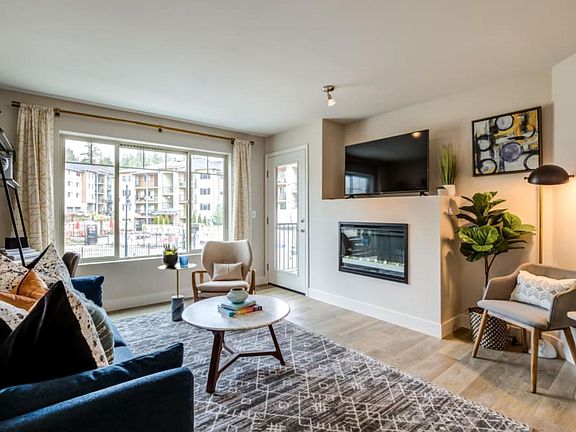 2nd image of 1010 NE Lilac St APT 207