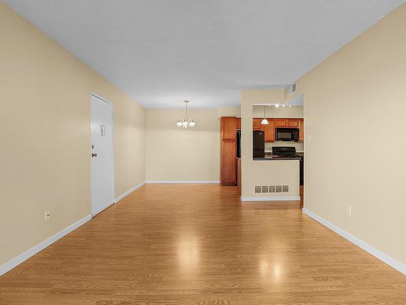 3rd image of 1411 Willow Brook Cv APT 6