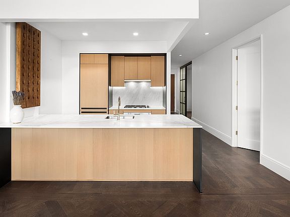 4th image of 215 E 19th St #6A