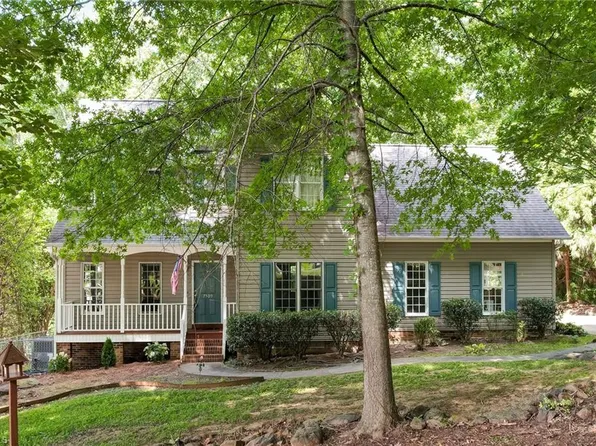 7509 Keating Dr, Oak Ridge, NC 27310