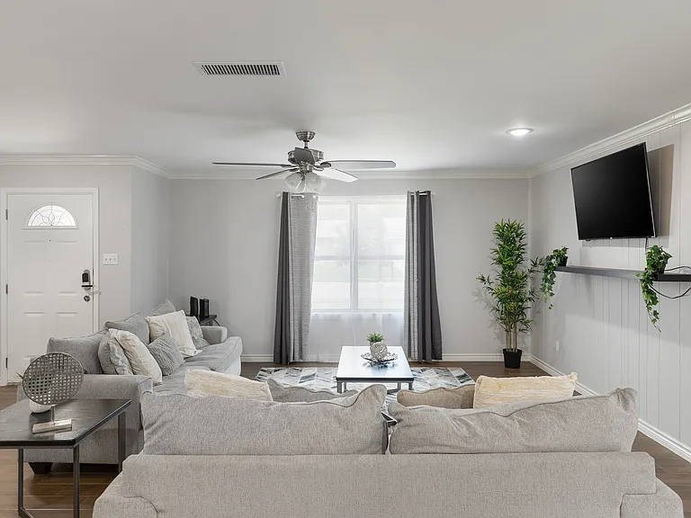 2620 Catalina Way — Photo 5
