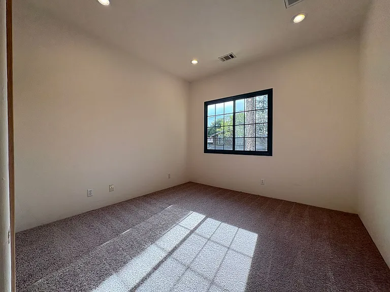 712 Elizabeth Ln — Photo 27