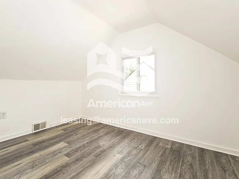 1426353_010_bedroom_11.jpg