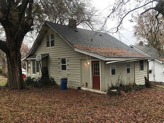 4th image of 300 Bates St