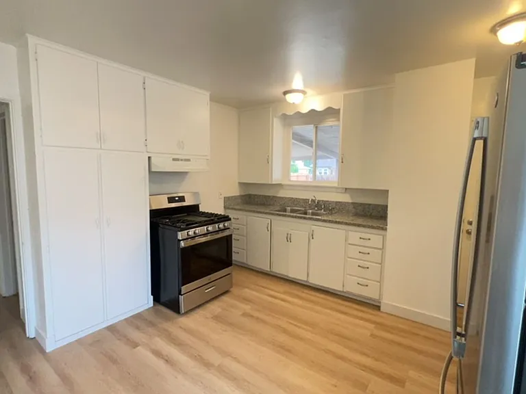 4645 Gardena Dr — Photo 5