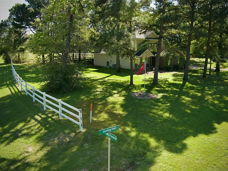 25401 Hunting Trl — Photo 40