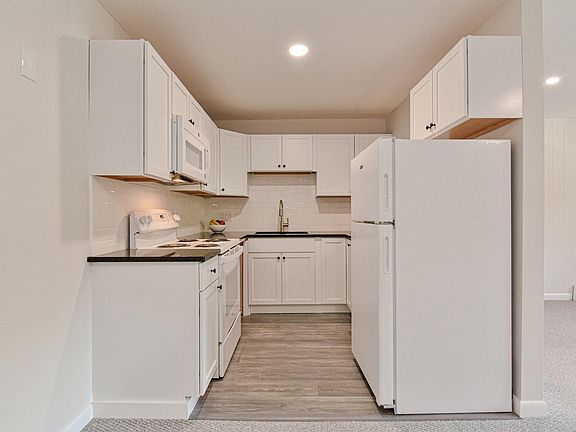 4th image of 56 Jacqueline Rd APT 10
