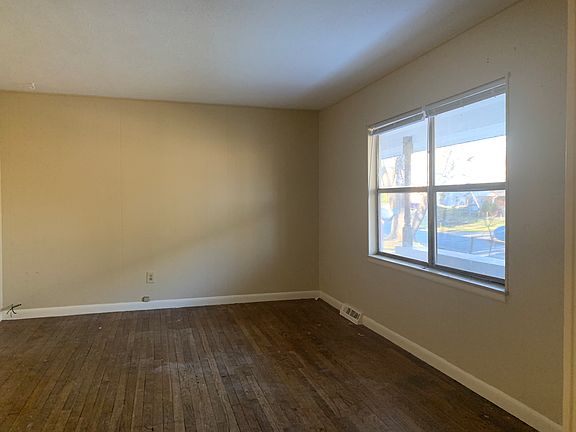 2nd image of 8 Waters Rd