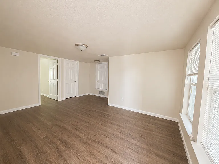 824 Karnes St #C — Photo 7