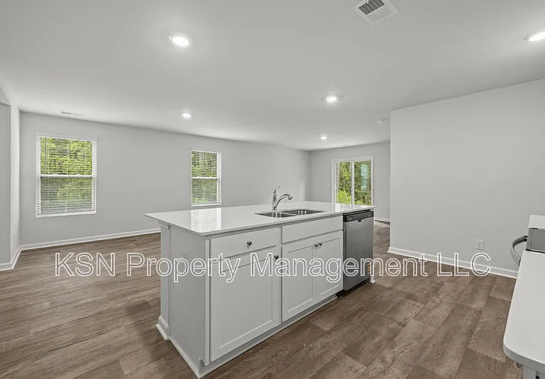 129 Azure Dr — Photo 18