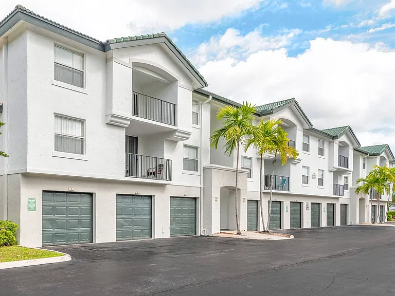Palm Trace Landings Apartments — Photo 26
