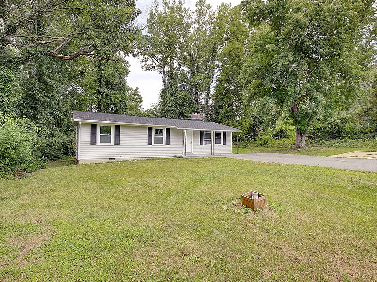 21 Robshire Manor Rd — Photo 2