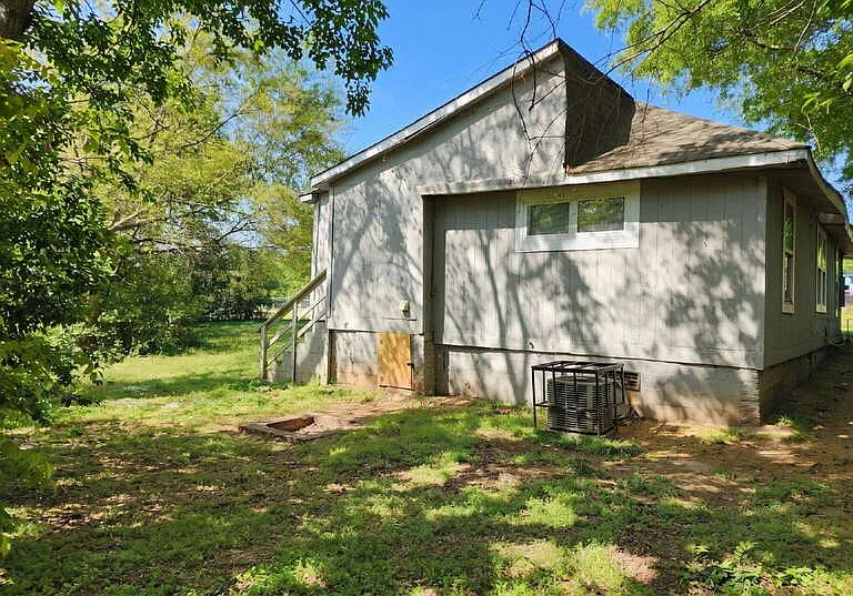 218 Irving Ave — Photo 8