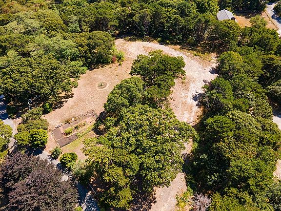 2nd image of 7 Arrowhead Farm Rd