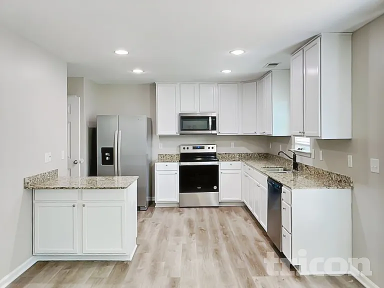241 Saskatoon Dr — Photo 6