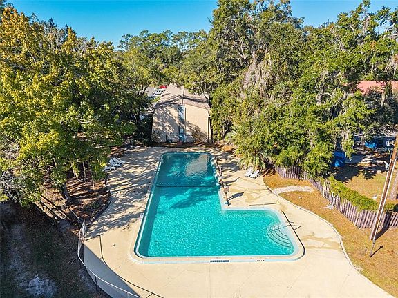 2nd image of 2811 SW Archer Rd APT V187