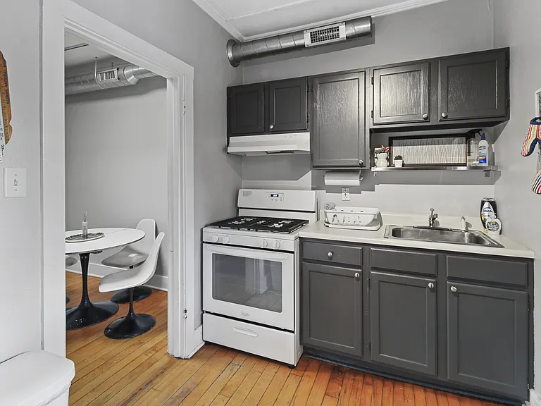 415 N Neil St #2 — Photo 3