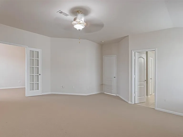 502 Mornington Ln — Photo 9