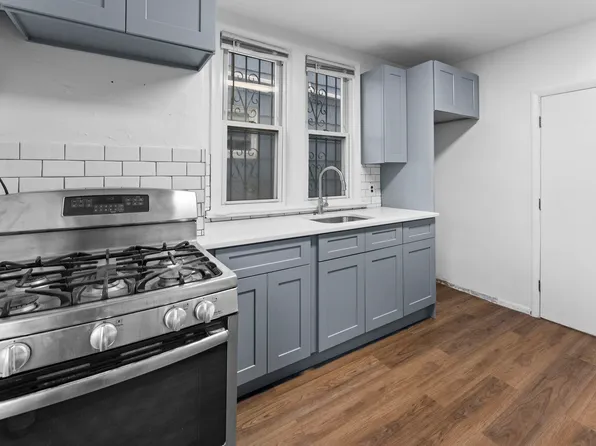 296 Pearsall Avenue image 10 of 18