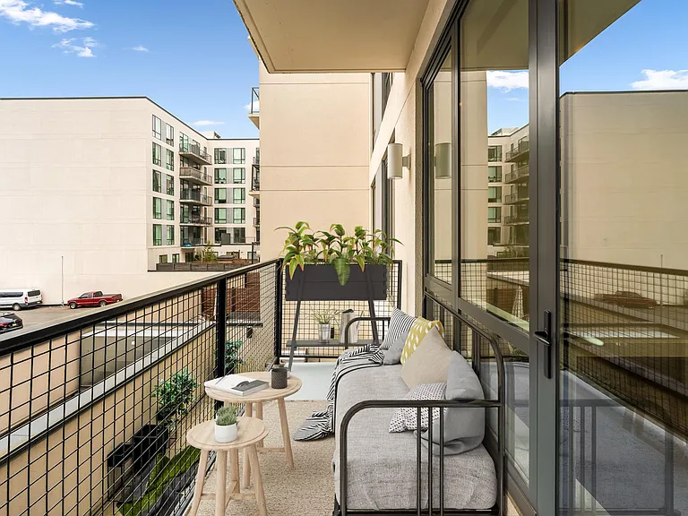 372 9th Luxury Rentals — Photo 37