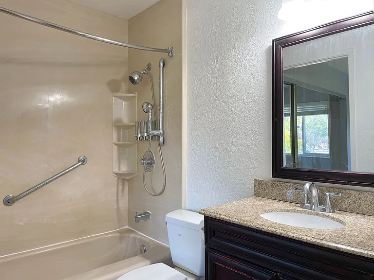 5090 Plaza Corona — Photo 11