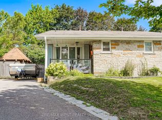 1105 Valley Ct, Oshawa, ON L1J 3M4