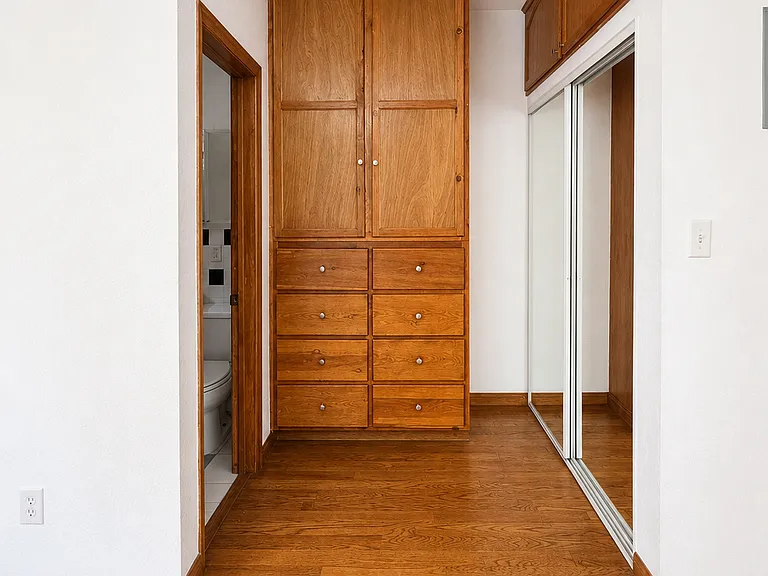 1112 N Kingsley Dr #9 — Photo 4