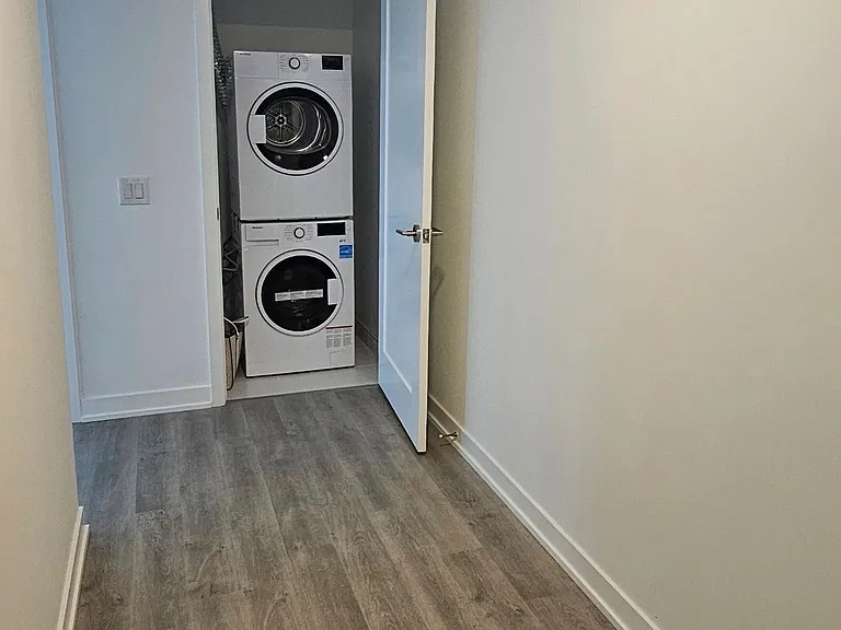 5105 Hurontario St #529 — Photo 7