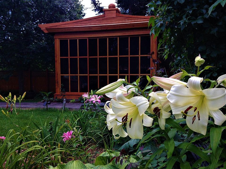 2nd image of 905 7th Ave NW
