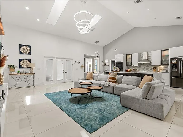 8050 Rural Retreat Ct — Photo 3